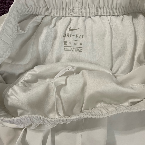 Nike DRI-FIT white running Short Woman’s size XS - Picture 5 of 5